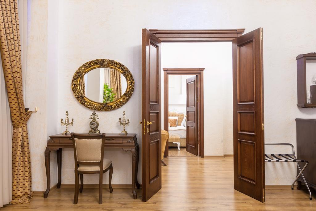 Iberia Palace Hotel Zugdidi Room photo